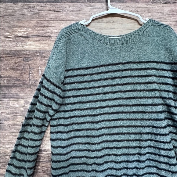 Old Navy Gray and Black Crew Neck Sweater with Striped Design - Picture 5 of 7